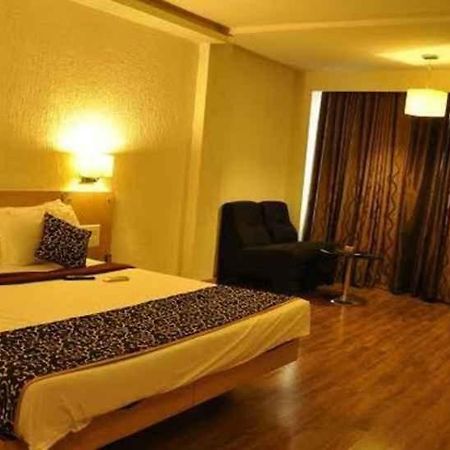 Hotel Manorama Vijayawāda Екстериор снимка