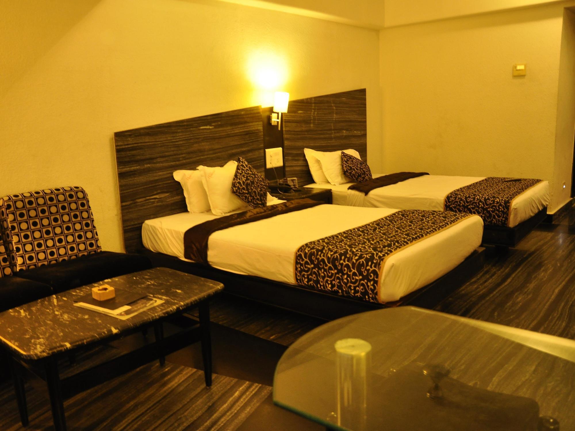 Hotel Manorama Vijayawāda Екстериор снимка