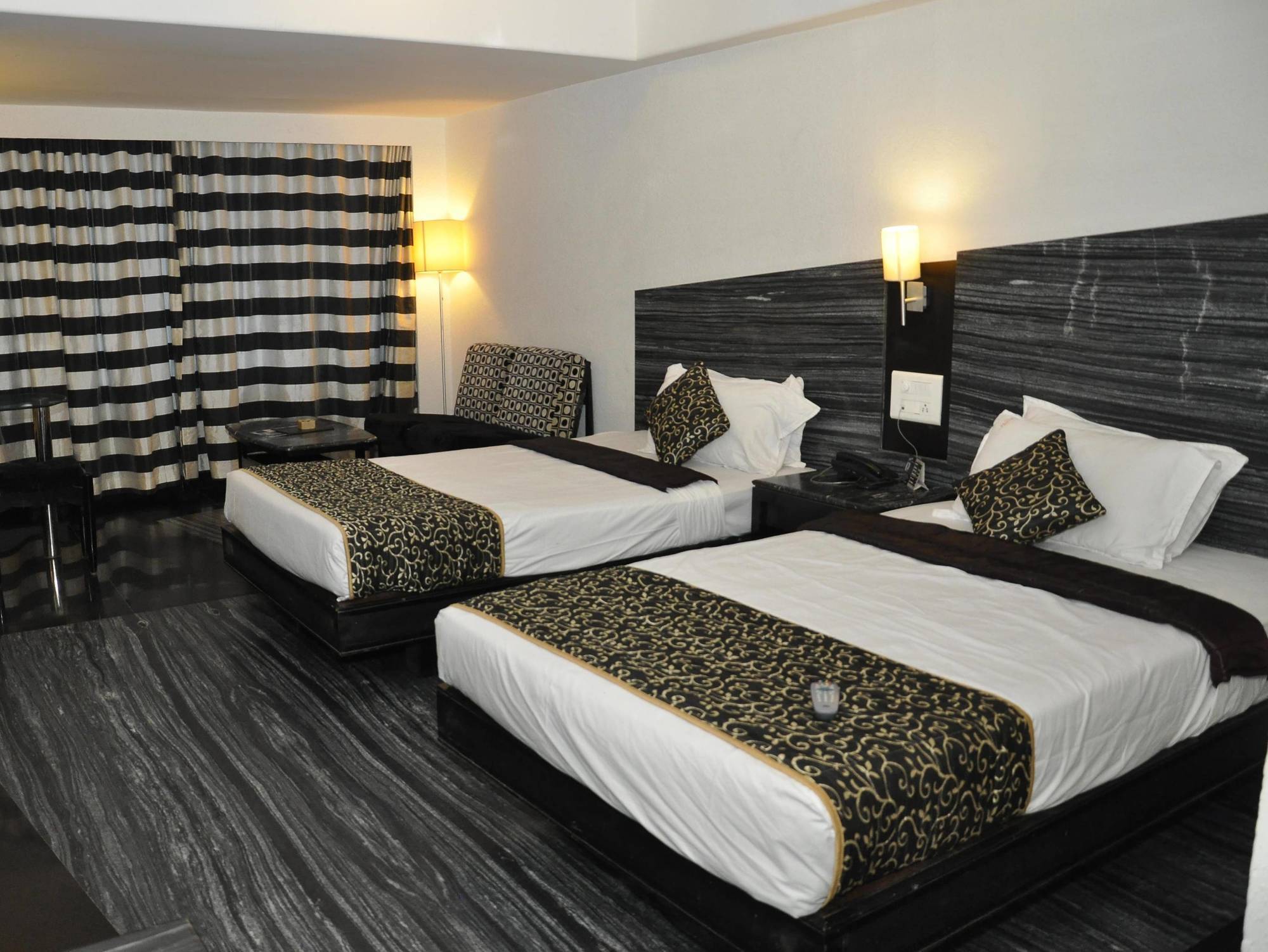 Hotel Manorama Vijayawāda Екстериор снимка
