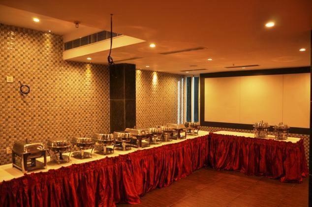 Hotel Manorama Vijayawāda Екстериор снимка